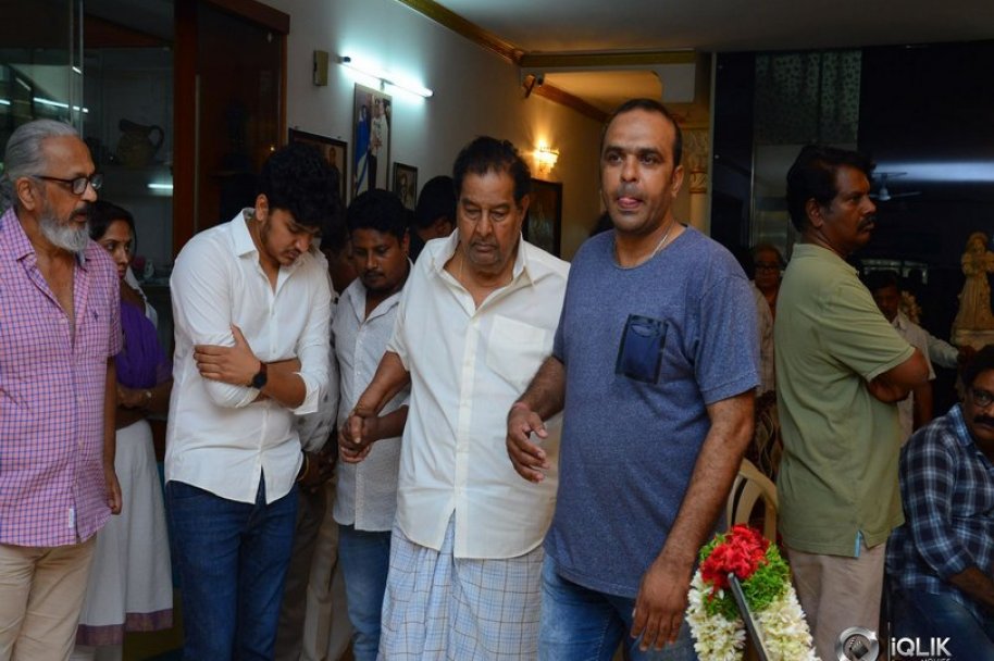 Celebrities-Pay-Homage-to-Vijaya-Nirmala-Garu